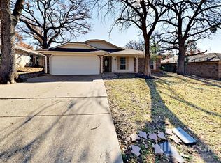 2110 Reverchon Dr, Arlington, TX 76017