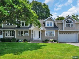 16 Chapel Pl, Wayne, NJ 07470