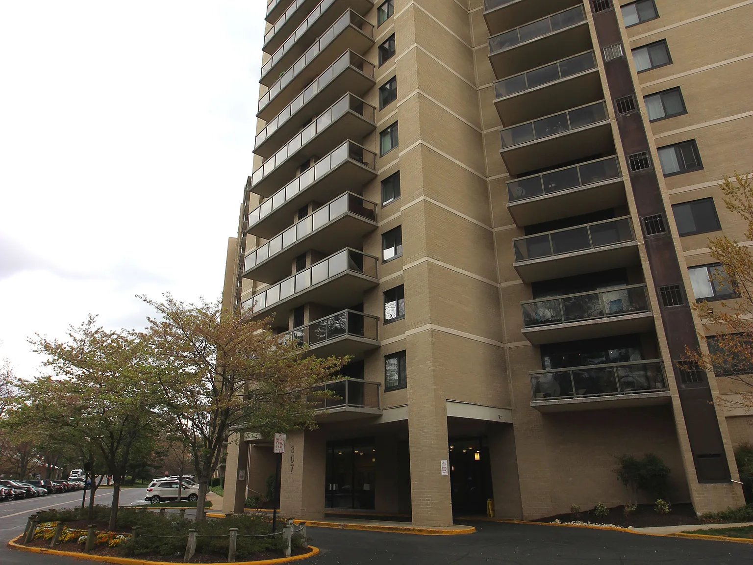 1 bed, 881 sqft, $2,150 — Photo 3