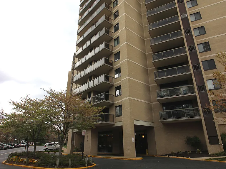 307 Yoakum Pkwy #1701 — Photo 2