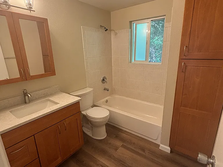 1634 S Kent Des Moines Rd #B — Photo 13