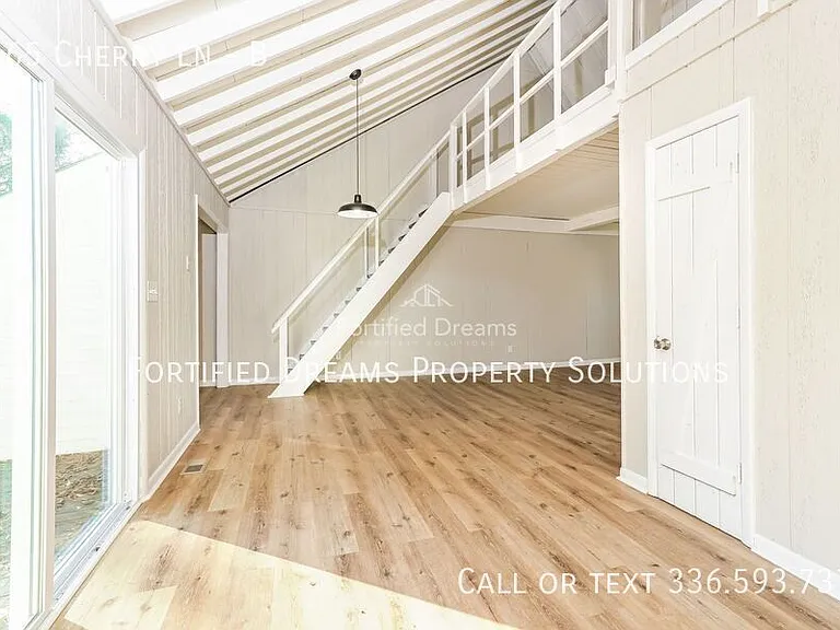 165 Cherry Ln #B — Photo 6
