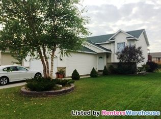 908 Newport Ave, Shakopee, MN 55379