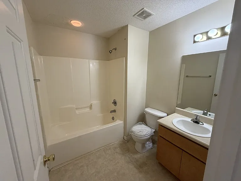 101 Hall St #221 — Photo 6