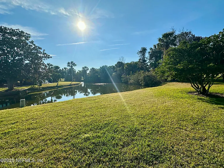 9942 Sawgrass Dr E — Photo 26