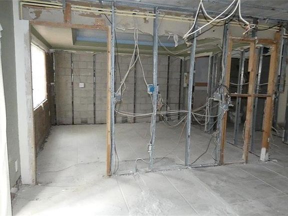 3rd image of 3421 Winkler Ave APT 403