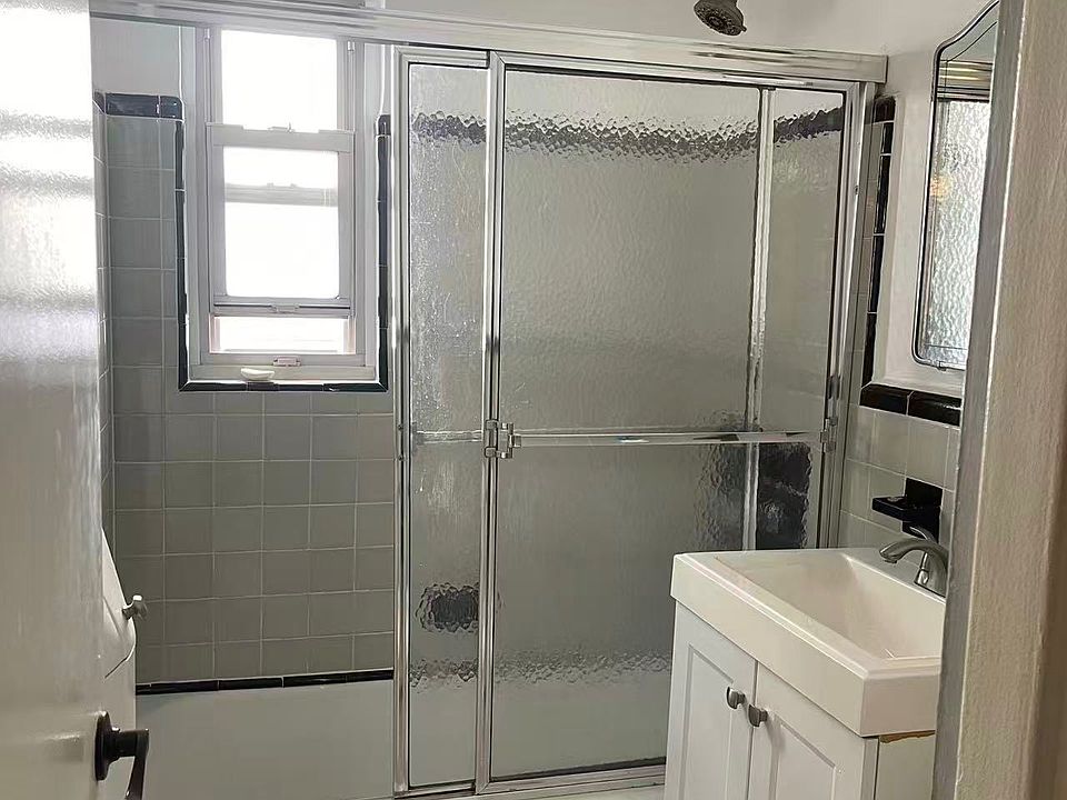 1st image of 6440 138th St Floor 1