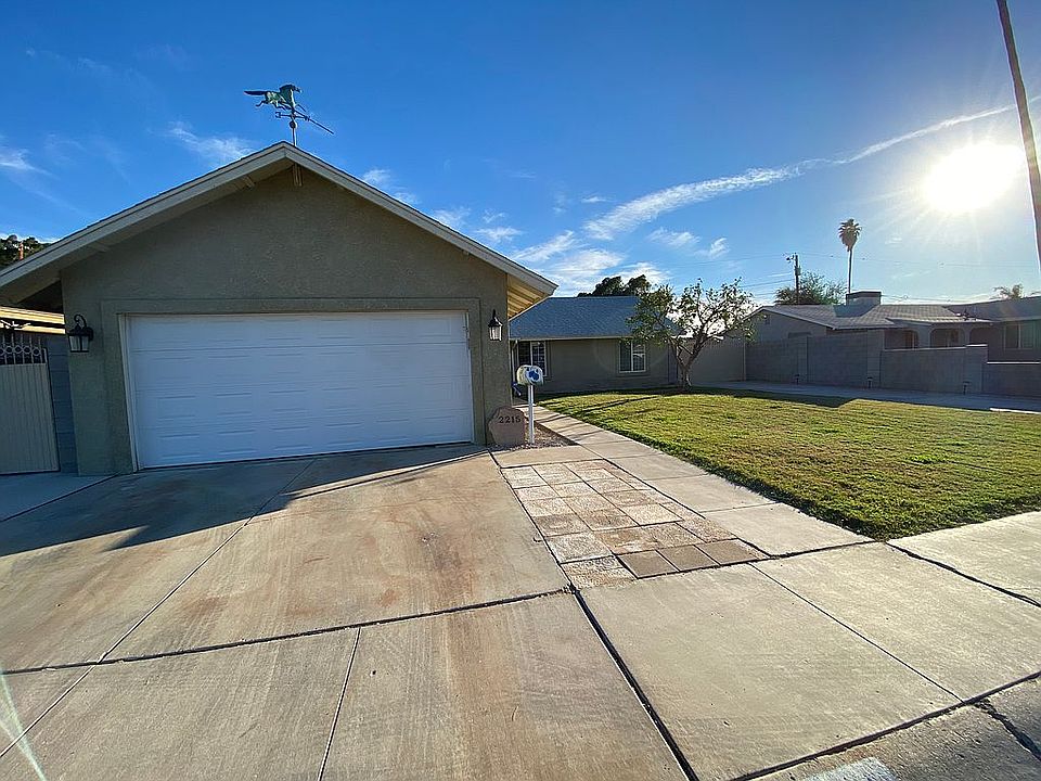 2nd image of 2215 W 18th Pl