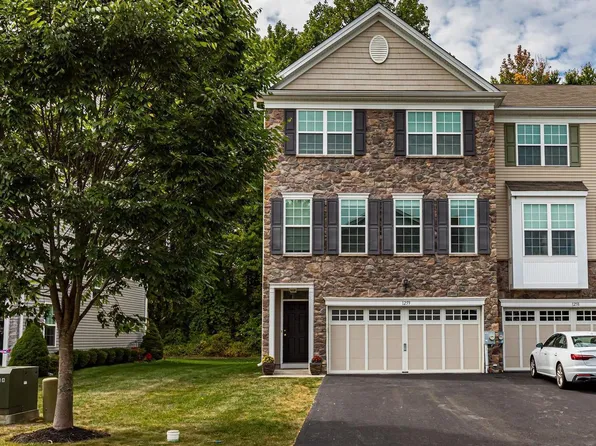 1259 Hickoy Ln, Langhorne, PA 19047