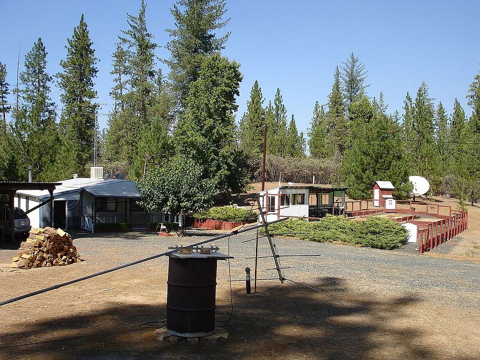 mobile home with garden