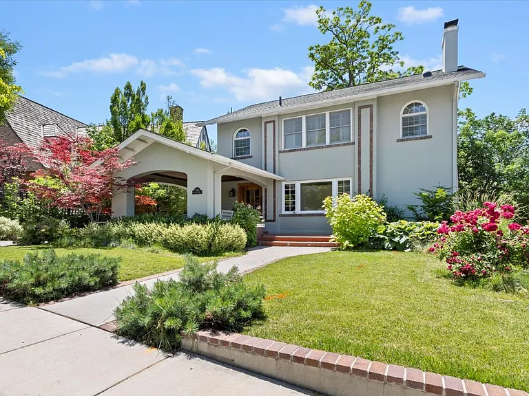 1442 E Federal Way — Photo 2