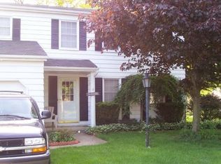 1417 Orchard View Dr, Akron, OH 44321