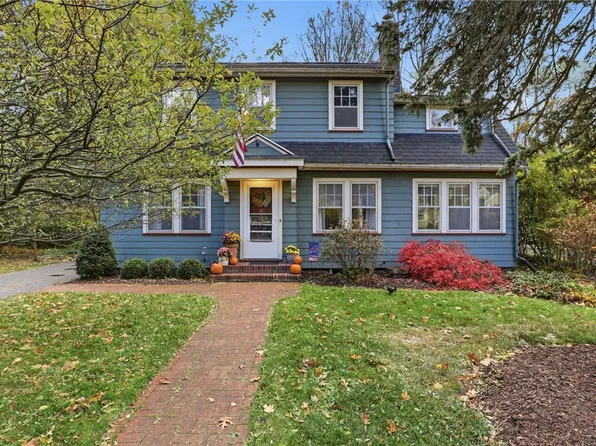 11 Golf Ave, Pittsford, NY 14534