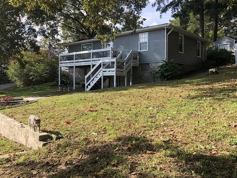 Lakeshore Dr NE — Photo 1