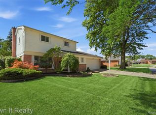 27025 Havelock Dr, Dearborn Heights, MI 48127
