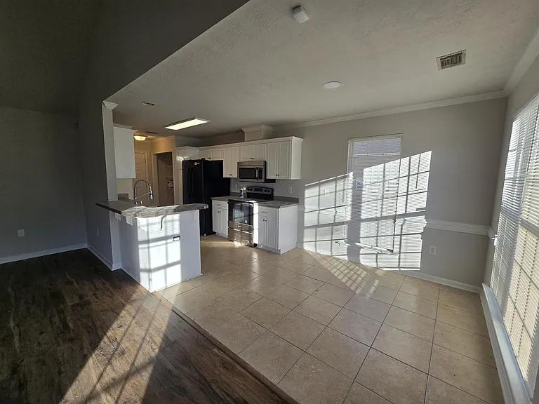 639 Lory Ln — Photo 8