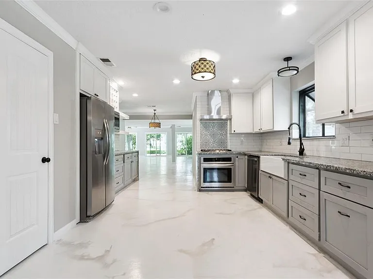 570 Roanoke Dr — Photo 12