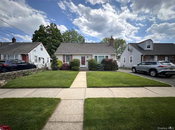 568 Irving Street, Westbury, NY 11590