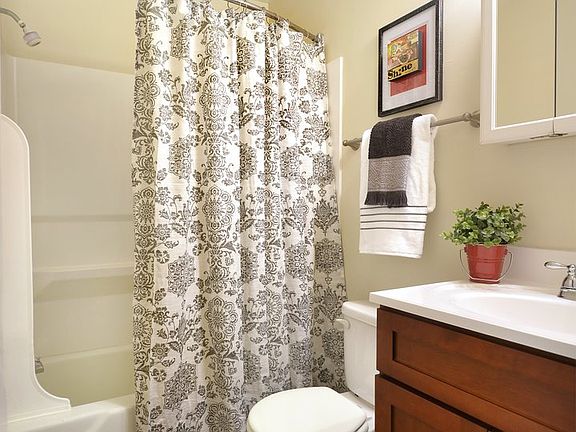 5th image of 4158 Pompton Ct #2B-1Ba-1100Sqft