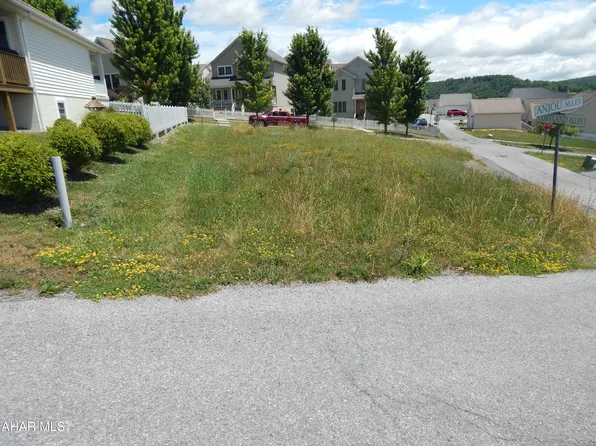 503 Golden Ln, Hollidaysburg, PA 16648