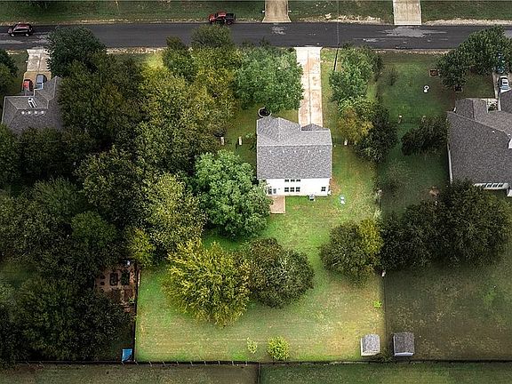 2nd image of 972 Bella Vista Cir