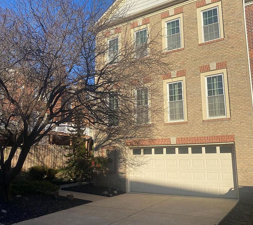 1st image of 27 Sterling Ct