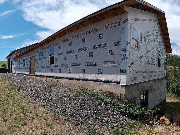 3rd image of 822 Crest Dr