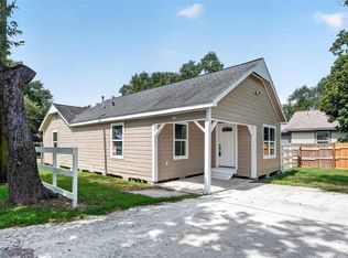 106 S 9th St, Highlands, TX 77562