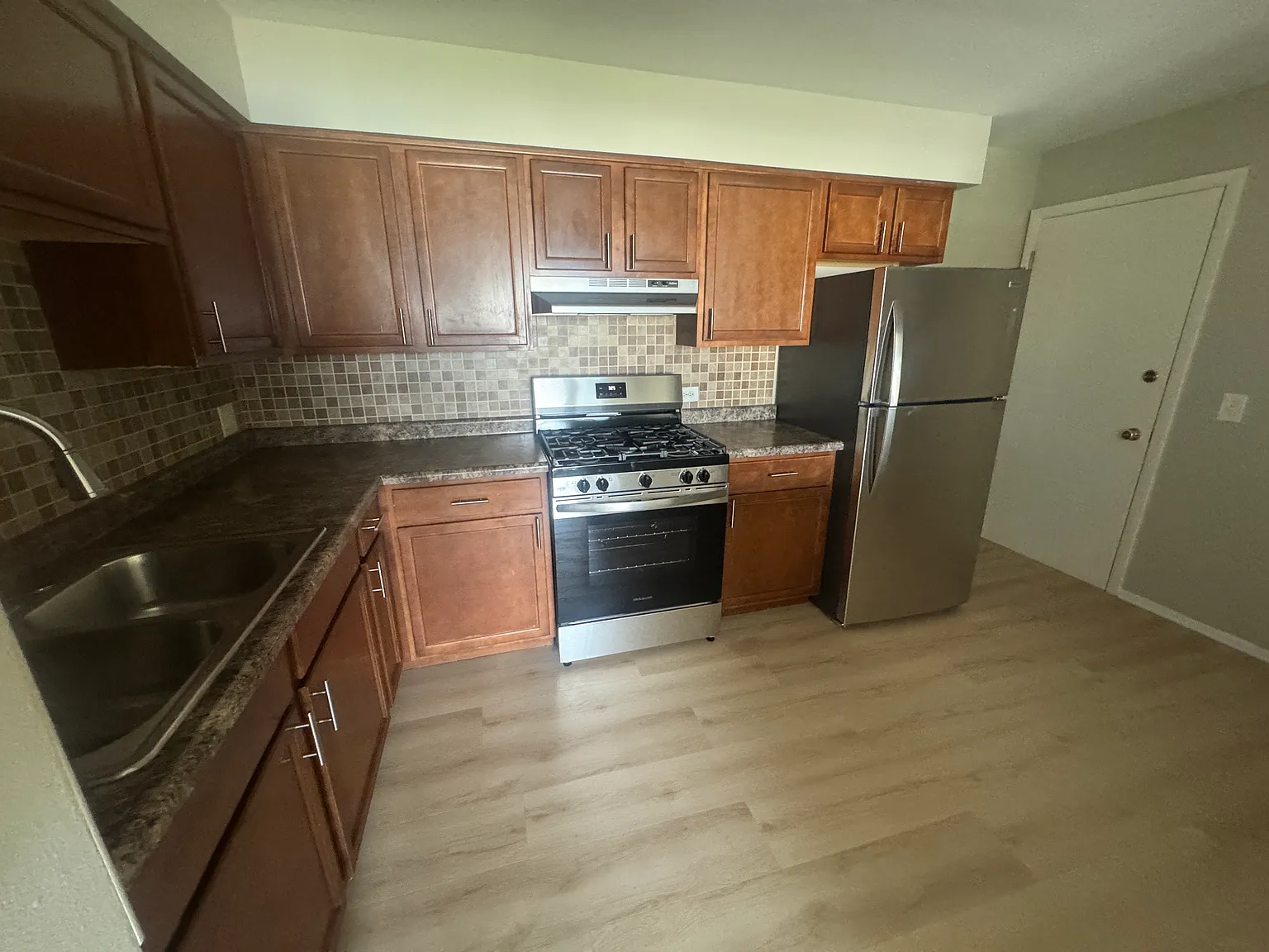 2 bed, 715 sqft, $1,700 — Photo 3