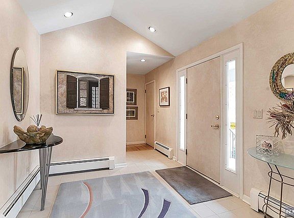 3rd image of 12 Wright St