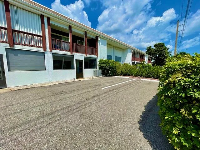 1318 S Miramar Ave — Photo 3