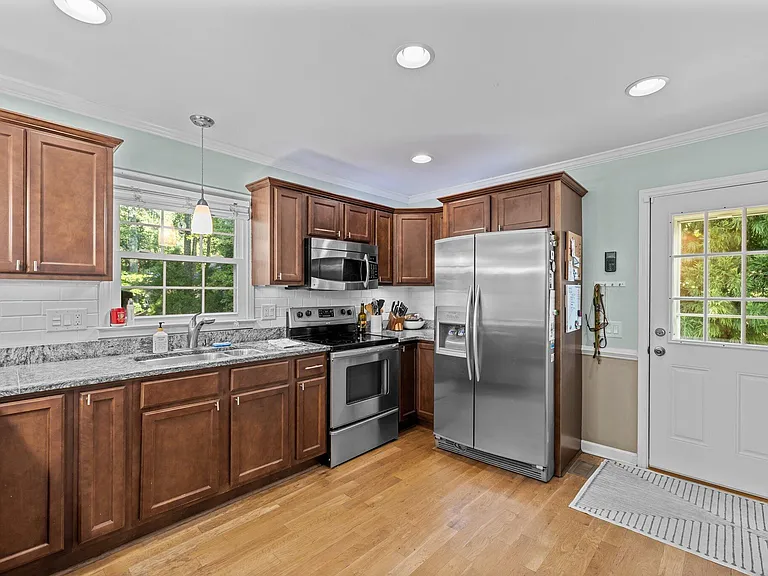6109 Whittier Dr — Photo 12