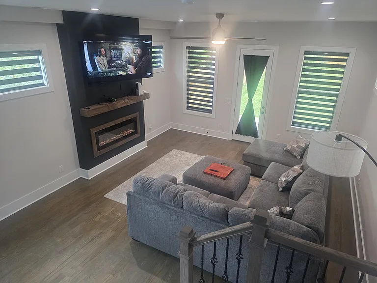 1818B Ashton Ave — Photo 3