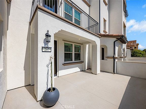 3rd image of 207 Colby Cir
