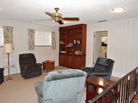 4th image of 3109 Lakewood Dr