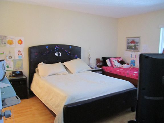 3rd image of 120 Lakeview Dr APT 306