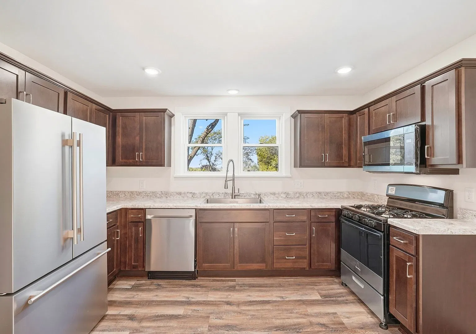Beautifully Renovated 3BR SF Home with Brand-New Kitchen & Modern Finishes — Photo 2