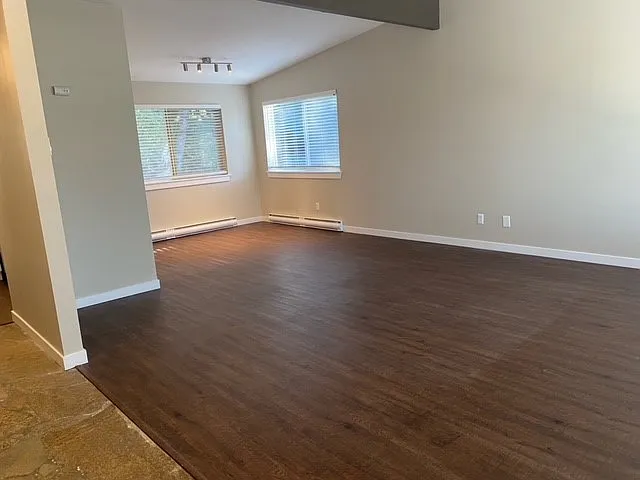 Town Squire Apartments — Photo 15
