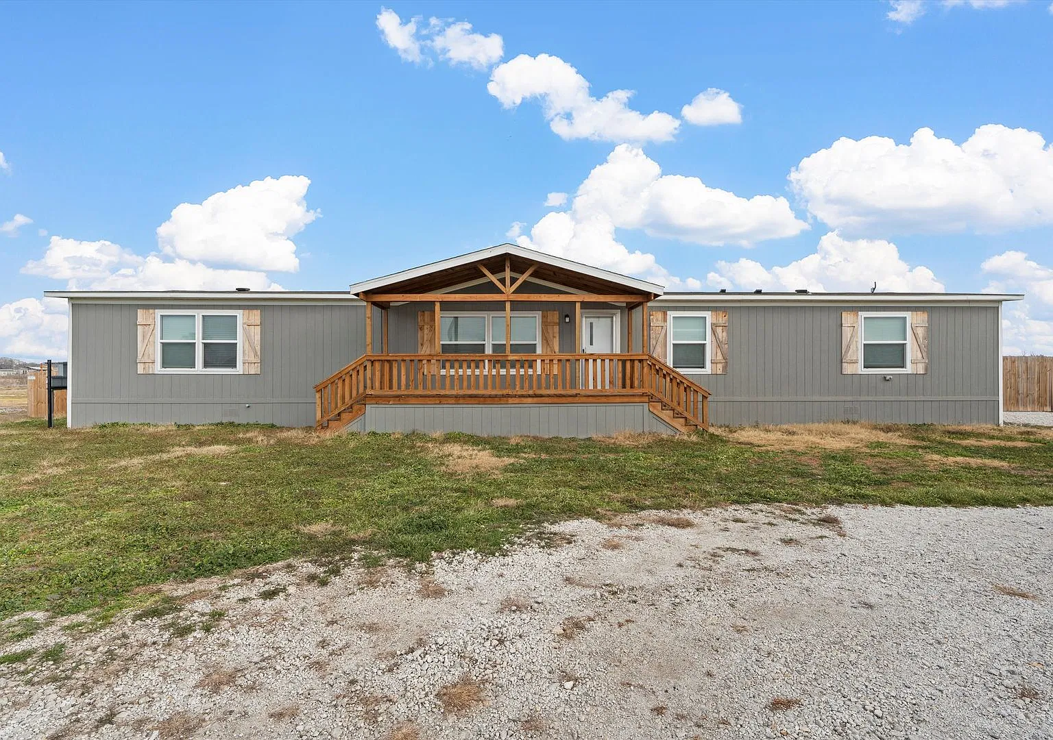 Spacious Country Living In Gholson — Photo 4