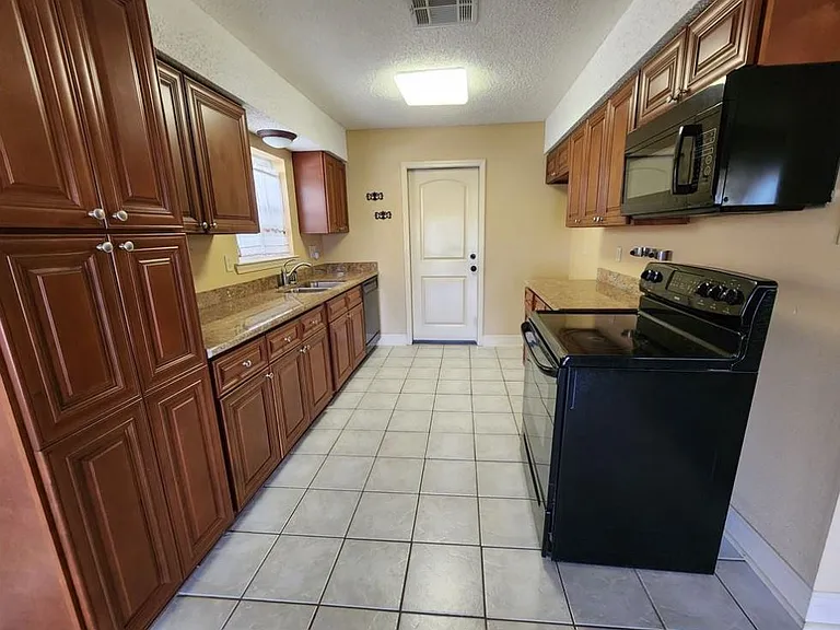 1801 Lafitte St — Photo 2