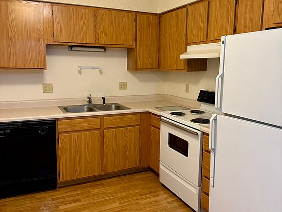 2nd image of 716 E Burlington St #15S