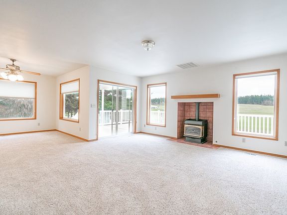 5th image of 2426 Moss Ln