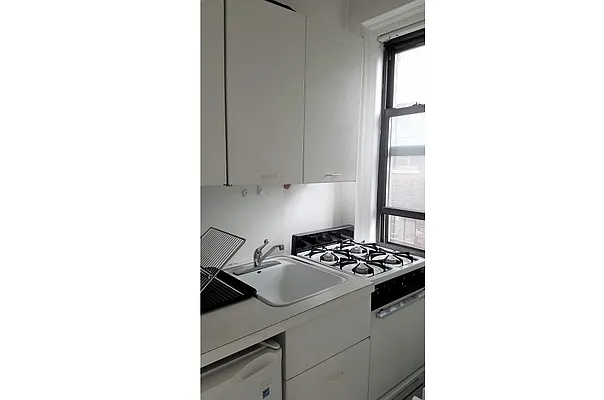 Rented by City Connections Realty | media 10