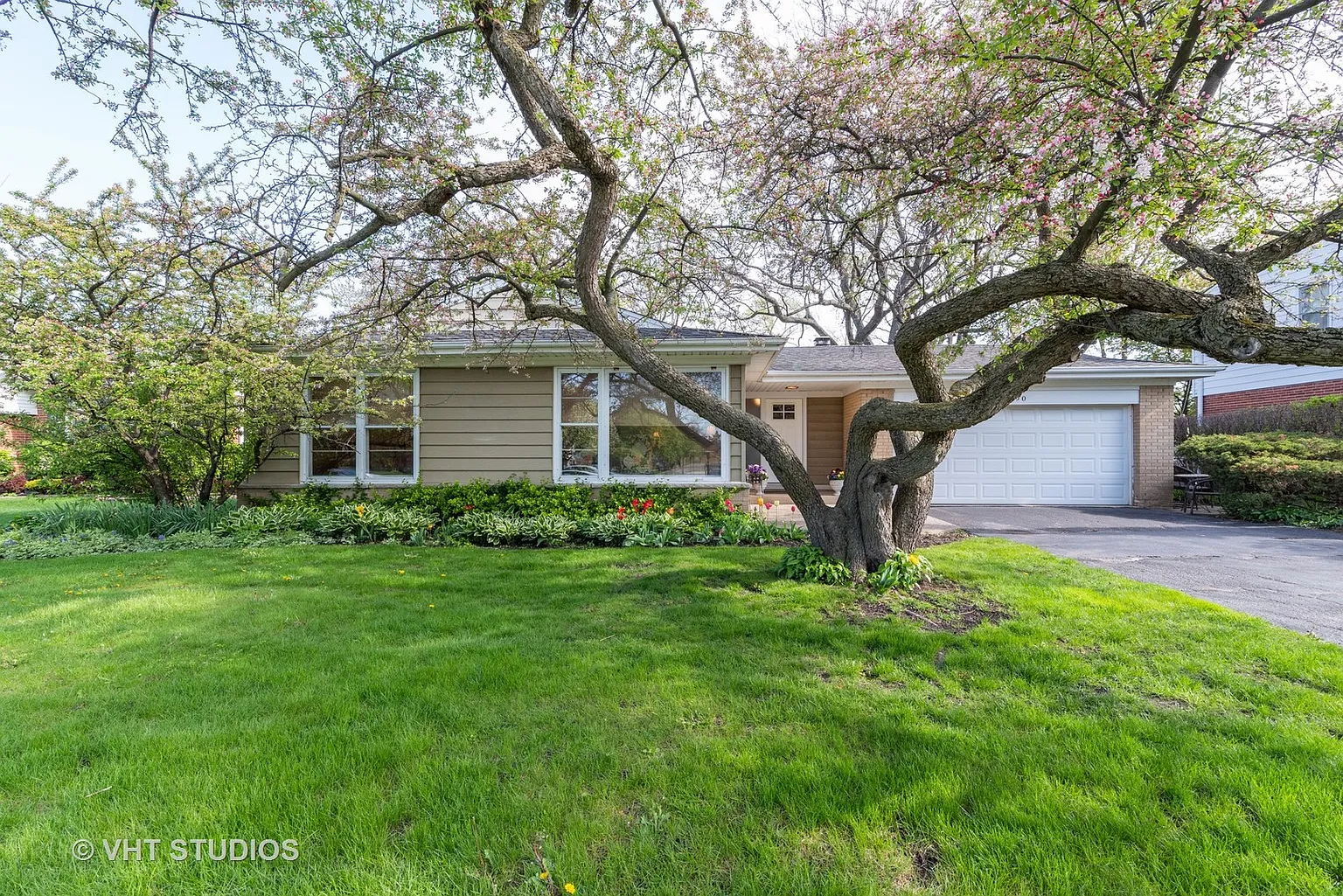 2690 Appletree Ln photo 1