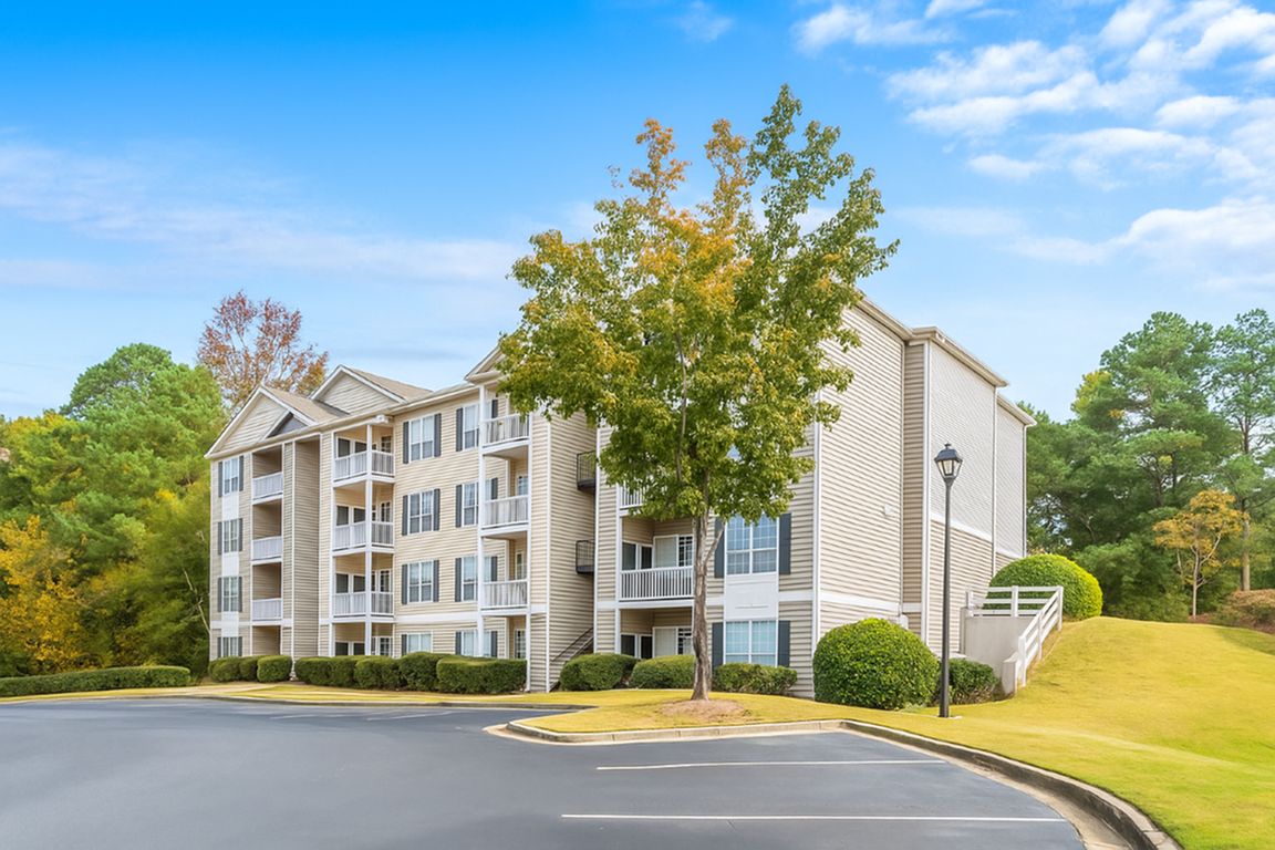 Lake St James Apartments in Conyers Ga Exterior Building
