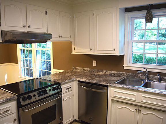 3rd image of 111 Casa Loma Dr