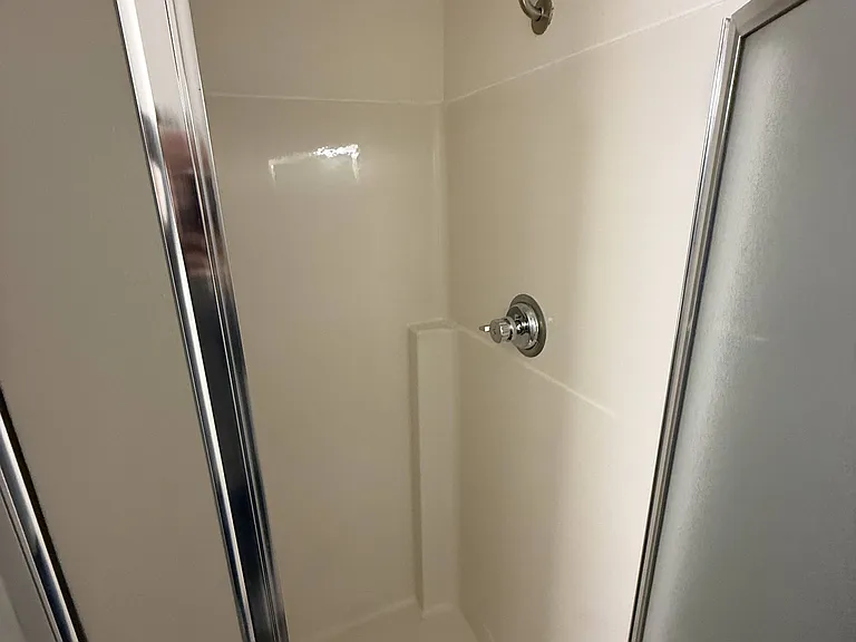 London Pointe Apartments — Photo 12