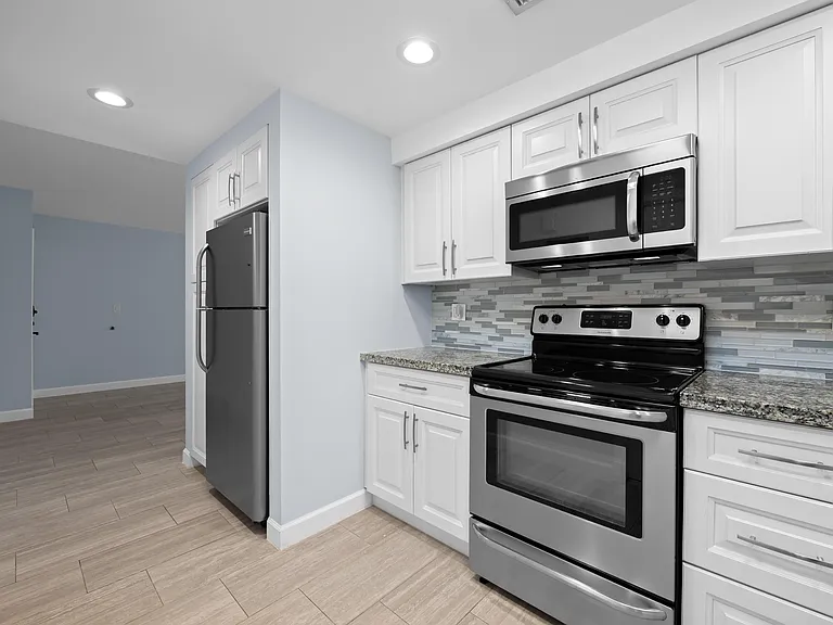 9 NE 19th Ct #C110 — Photo 3