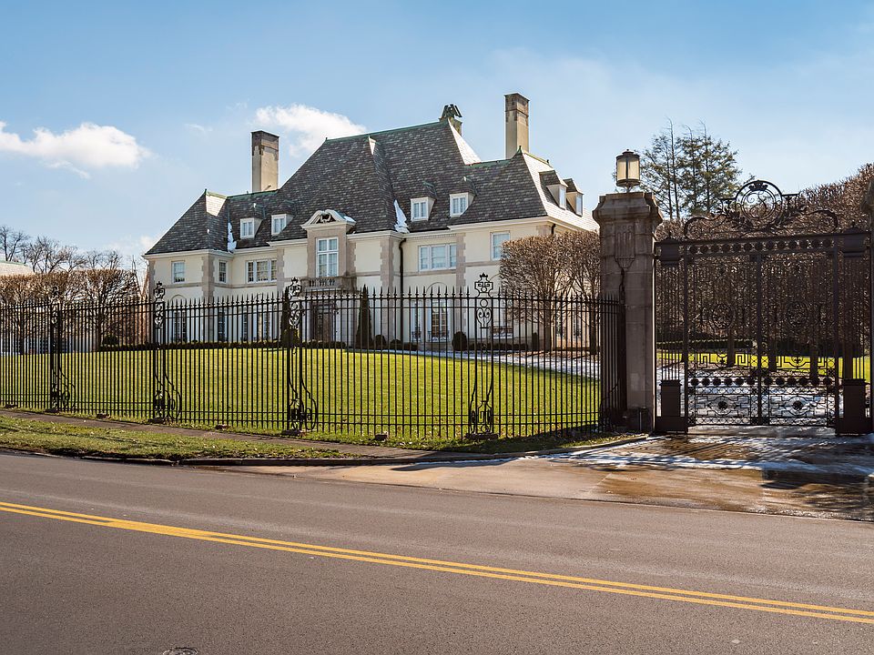 2nd image of 50 Twin Oaks Rd