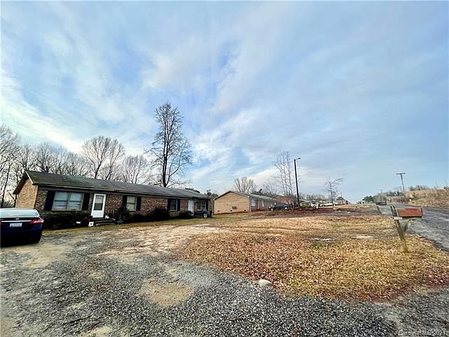 2nd image of 3010 Drake Cir